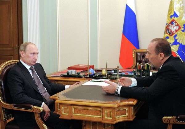 Le président russe Vladimir Poutine avec ministre du Bâtiment Mikhaïl Men - Sputnik Afrique