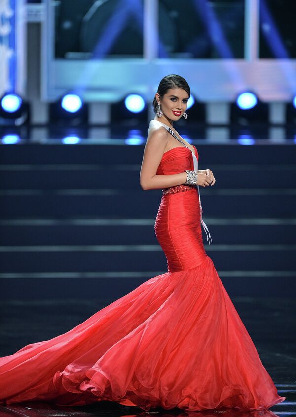 Demi-finale de Miss Univers à Moscou: un défilé en robes du soir - Sputnik Afrique