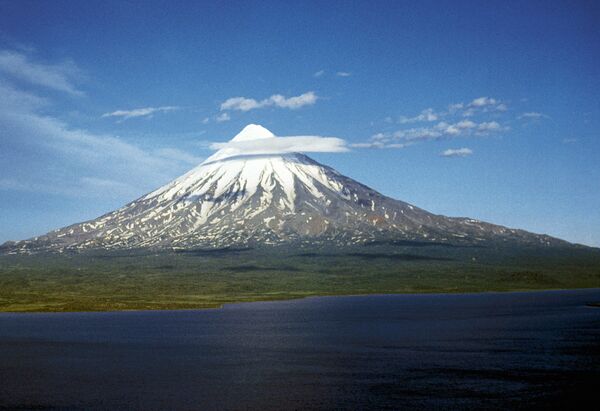 Le volcan Kronotski dans l'est de la péninsule du Kamtchatka - Sputnik Afrique