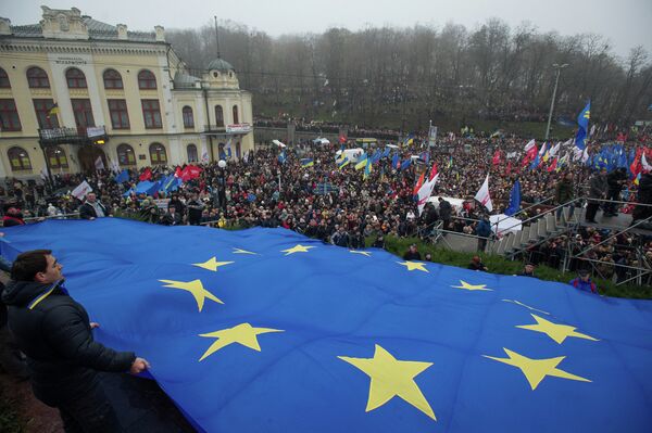 Ukraine: manifestation pro-européenne sans précédent - Sputnik Afrique