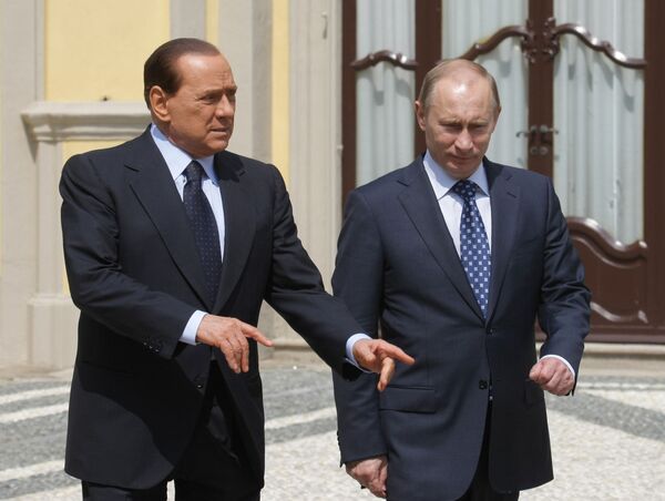Le président russe Vladimir Poutine avec l'ex-premier ministre italien Silvio Berlusconi (archives) - Sputnik Afrique