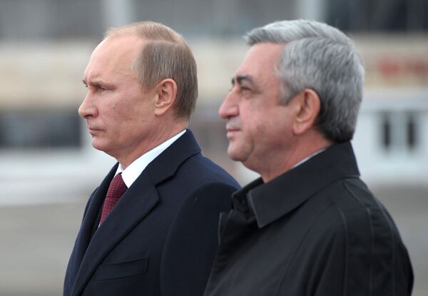 Le président russe Vladimir Poutine avec son homologue arménien Serge Sargsian - Sputnik Afrique