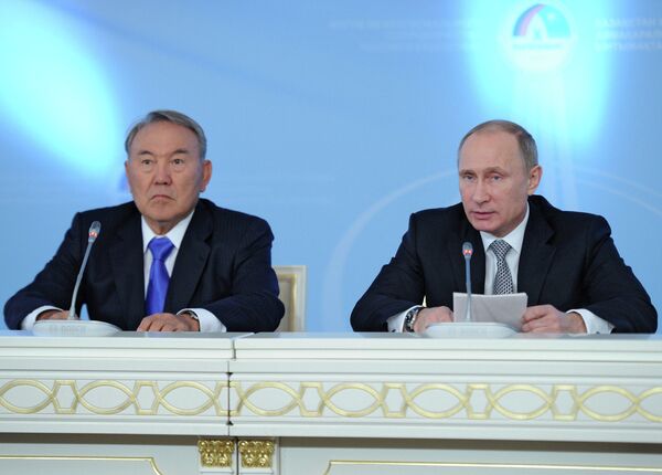 Noursoultan Nazarbaïev et Vladimir Poutine (archives) - Sputnik Afrique