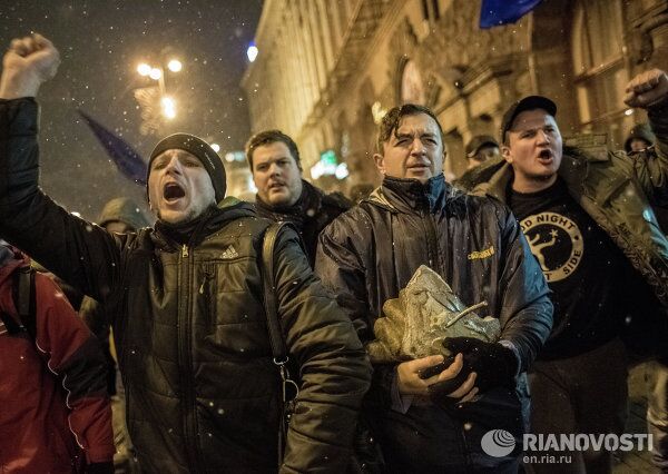 Ukraine: danses et barricades dans le centre de Kiev - Sputnik Afrique