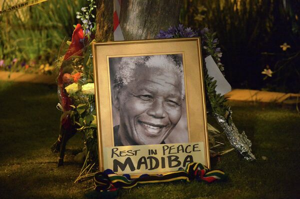 En ligne: Les Sud-Africains disent adieu à Mandela - Sputnik Afrique