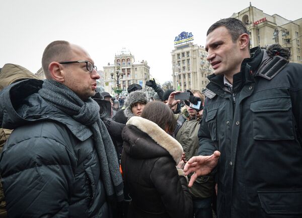Les représentants de l'opposition ukrainienne Arseni Iatseniouk (Batkivchtchina) et Vitali Klitchko (Oudar) - Sputnik Afrique