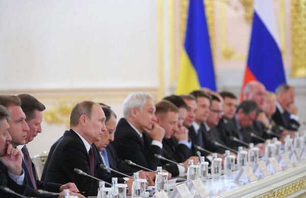 Moscou et Kiev coordonneront leurs actions internationales (Poutine) - Sputnik Afrique