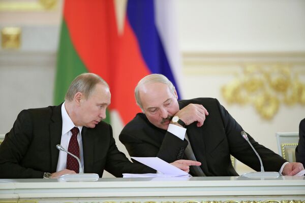 Poutine promet 2 mds USD de prêt à Minsk en 2014 - Sputnik Afrique