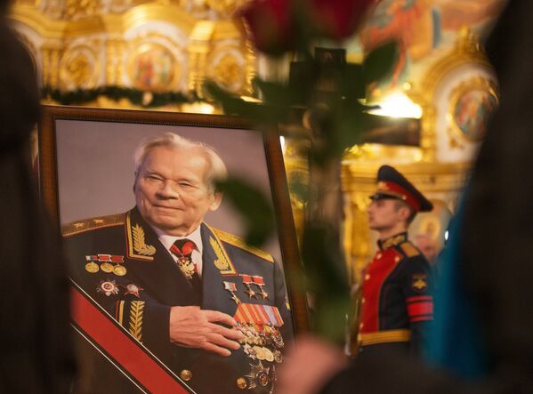 Ijevsk rend ses derniers hommages à Monsieur Kalachnikov - Sputnik Afrique