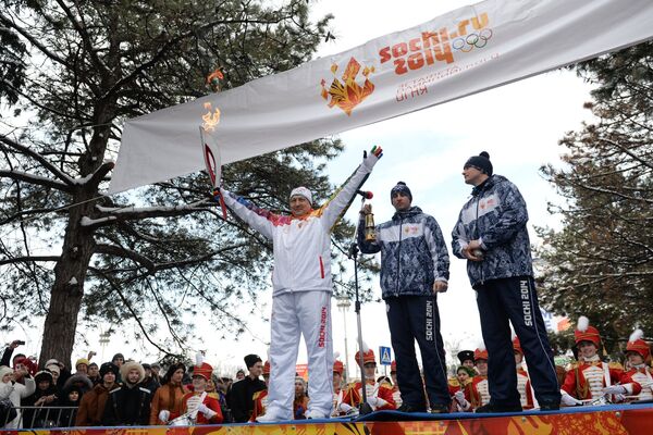 JO 2014: la flamme olympique à Piatigorsk - Sputnik Afrique