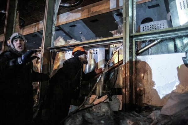Assaut contre des bâtiments officiels à Kiev - Sputnik Afrique