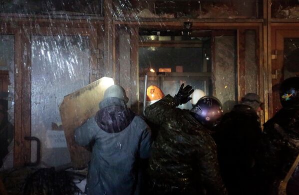 Assaut contre des bâtiments officiels à Kiev - Sputnik Afrique