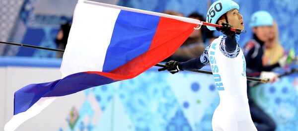 Виктор Ан (Россия) после финального забега на 1000 метров в соревнованиях по шорт-треку среди мужчин Виктор Ан (Россия) после финального забега на 1000 метров в соревнованиях по шорт-треку среди мужчин - Sputnik Afrique