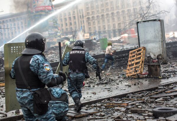 Kiev: 20 policiers blessés par un tireur embusqué - Sputnik Afrique