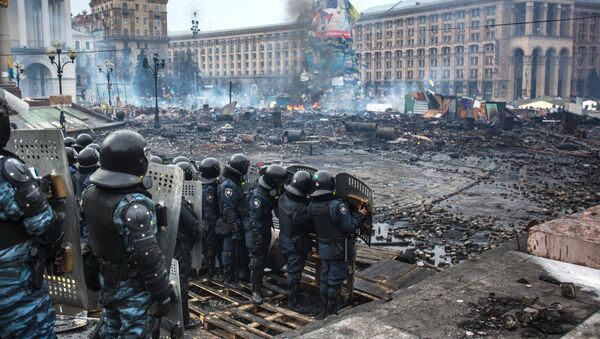 Сотрудники правоохранительных органов на площади Независимости в Киеве - Sputnik Afrique