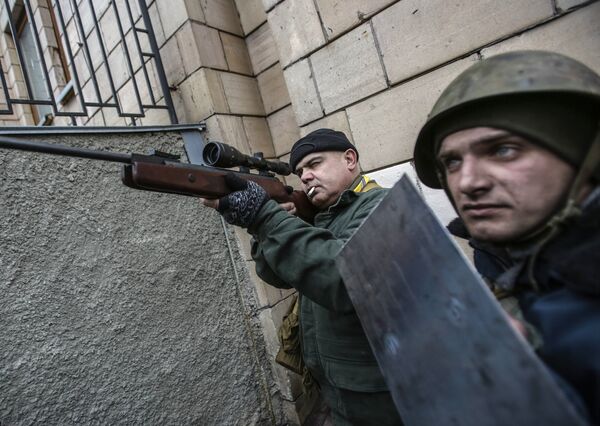 Kiev: les radicaux tirent sur la police - Sputnik Afrique
