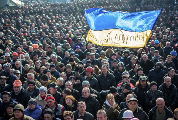 Ukraine: les manifestants approuvent l'accord entre autorités et opposition - Sputnik Afrique