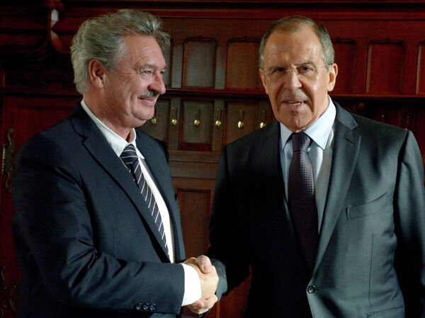 Chef de la diplomatie russe Sergueï Lavrov et son homologue luxembourgeoise Jean Asselborn - Sputnik Afrique