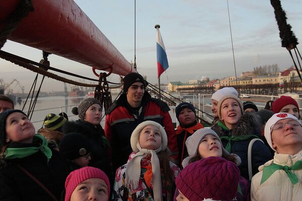 Le voilier russe Sedov accueille des enfants à son bord - Sputnik Afrique