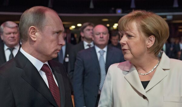 Le président russe Vladimir Poutine et la chancelière allemande Angela Merkel (archives) - Sputnik Afrique