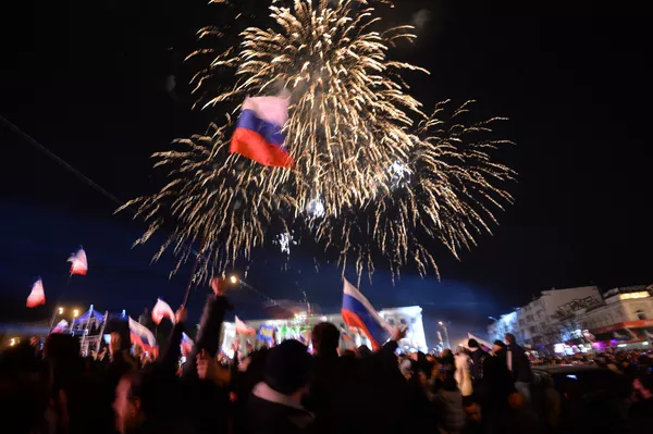 Crimée: Sébastopol et Simféropol fêtent la tenue du référendum Crimée: Sébastopol et Simféropol fêtent la tenue du référendum - Sputnik Afrique