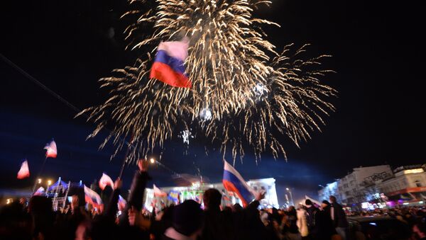Crimée: Sébastopol et Simféropol fêtent la tenue du référendum - Sputnik Afrique