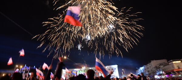 Crimée: Sébastopol et Simféropol fêtent la tenue du référendum - Sputnik Afrique