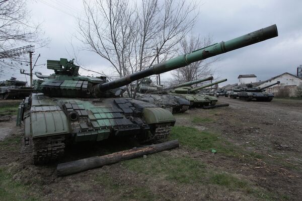 L'Ukraine remet en service plus de 900 véhicules militaires (Défense) - Sputnik Afrique