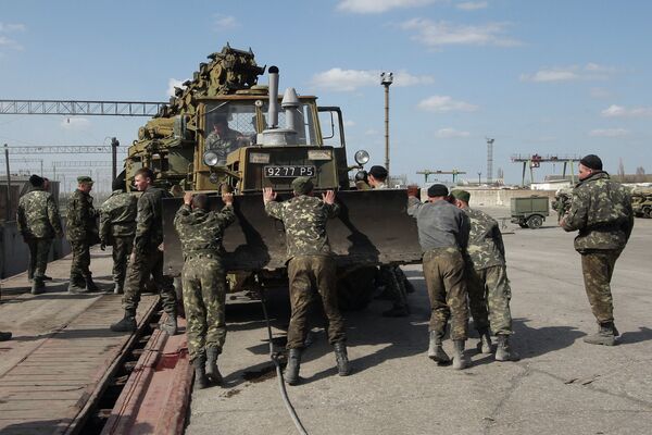 Crimée: tout le matériel de guerre ukrainien sera rendu à Kiev (Moscou) - Sputnik Afrique