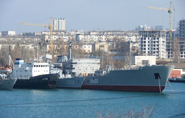 Crimée: la Russie restitue des navires de guerre à l'Ukraine - Sputnik Afrique