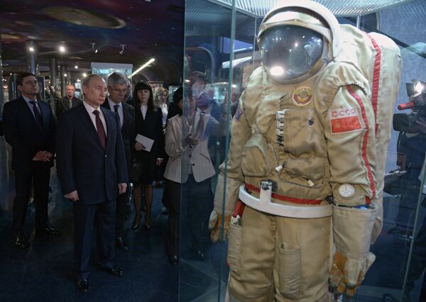 Journée du vol spatial habité: Poutine félicite l'équipage de l'ISS - Sputnik Afrique