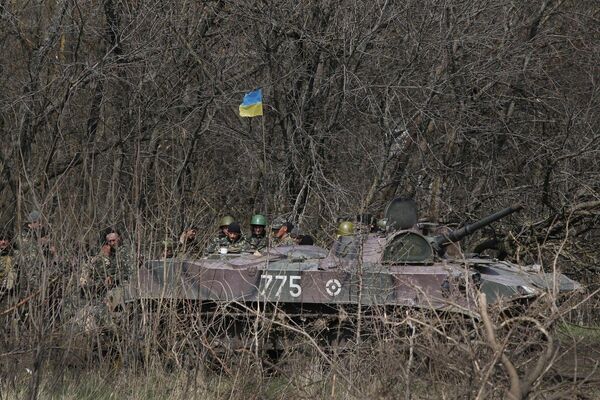 L'Ukraine transfère les blindés restitués par la Russie dans l'Est du pays - Sputnik Afrique