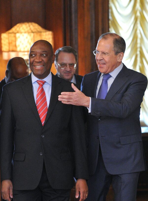 Ministre russe des Affaires étrangères Sergueï Lavrov avec son homologue mozambicain Oldemiro Baloi - Sputnik Afrique