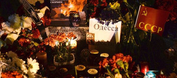 Севастопольцы скорбят о гибели людей в Одессе - Sputnik Afrique