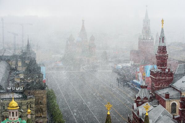 Chutes de neige en plein printemps à Moscou - Sputnik Afrique
