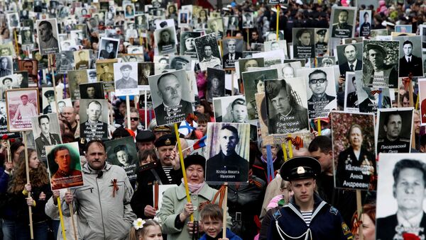 Портреты участников Великой Отечественной войны в колонне Бессмертного полка на праздновании Дня Победы во Владивостоке - Sputnik Afrique