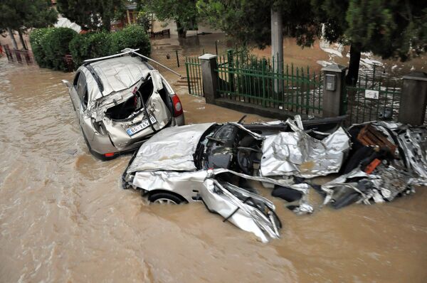 Inondations en Serbie et en Bosnie: la vie dans une situation d'urgence - Sputnik Afrique