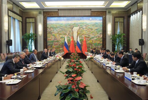 Russie et Chine lutteront contre les ingérences dans les affaires de pays tiers (déclaration) - Sputnik Afrique
