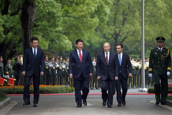 Vladimir Poutine en visite officielle à Shanghai avec son homologue chinois Xi Jinping - Sputnik Afrique