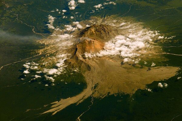 Kamtchatka: quatre volcans menacent d'entrer en éruption - Sputnik Afrique