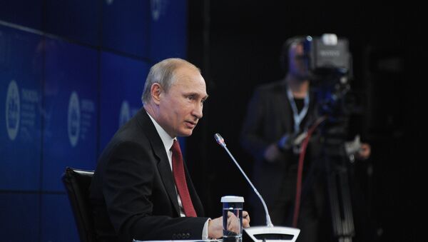 В.Путин принимает участие в работе ПМЭФ в Санкт-Петербурге - Sputnik Afrique