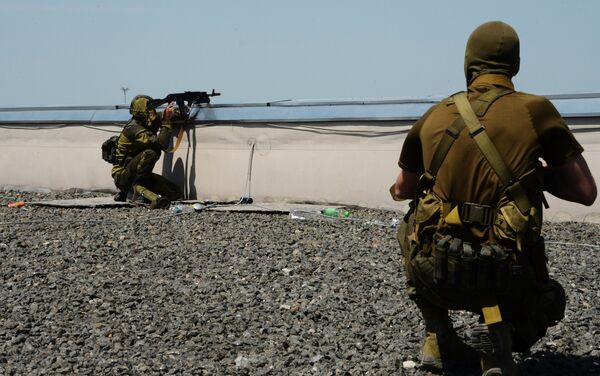 Donetsk: de nouveaux échanges de tirs près de l'aéroport (autorités) - Sputnik Afrique