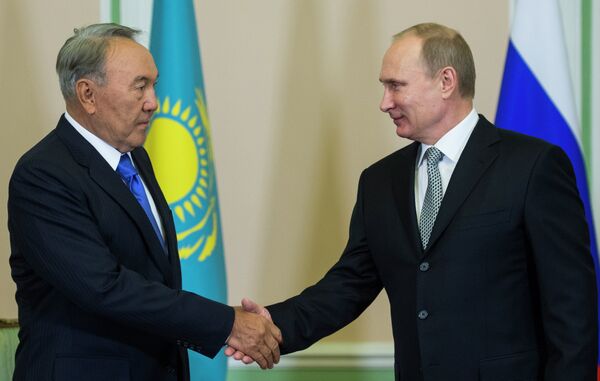 Noursoultan Nazarbaïev, président  kazakh et Vladimir Poutine, président russe - Sputnik Afrique