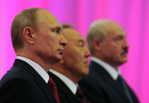 Vladimir Poutine, Noursoultan Nazarbaïev et Alexandre Loukachenko (Archives) - Sputnik Afrique