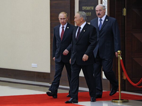 Vladimir Poutine, Noursoultan Nazarbaïev  et Alexandre Loukachenko - Sputnik Afrique