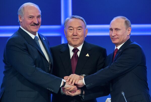 Alexandre Loukachenko, Noursoultan Nazarbaïev et Vladimir Poutine - Sputnik Afrique