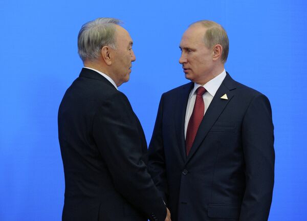 Président kazakh Noursoultan Nazarbaïev et président russe Vladimir Poutine - Sputnik Afrique