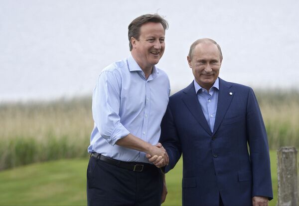 Le premier ministre britannique David Cameron et président russe Vladimir Poutine (Archives) - Sputnik Afrique