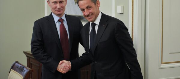 Vladimir Poutine (à gauche) et Nicolas Sarkozy - Sputnik Afrique