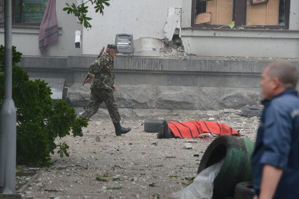 Ukraine: 13 morts dans un raid aérien et des affrontements lundi à Lougansk - Sputnik Afrique